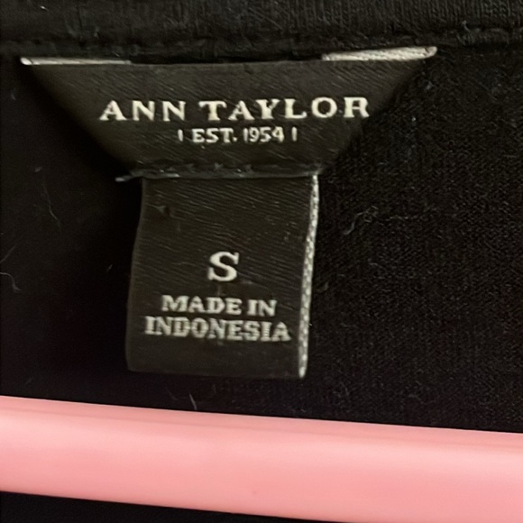 Ann Taylor Black bow tie blouse - Picture 4 of 4